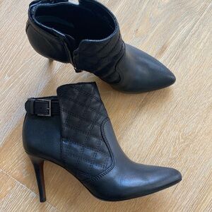 $425 Tory Burch Orchard quilted black leather boot 3.5” heel 8.5 excellent